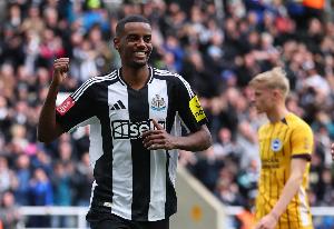 Kaiyun Sports-单赛季英超为纽卡打进10+主场和10+客场进球，伊萨克成喜鹊第三人