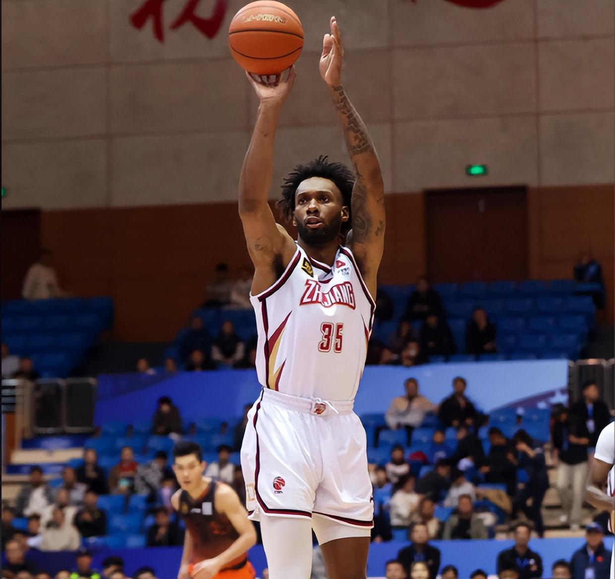 摊牌了，前浙江外援巴斯，加盟辽宁男篮，亨特离队，上海留下弗格