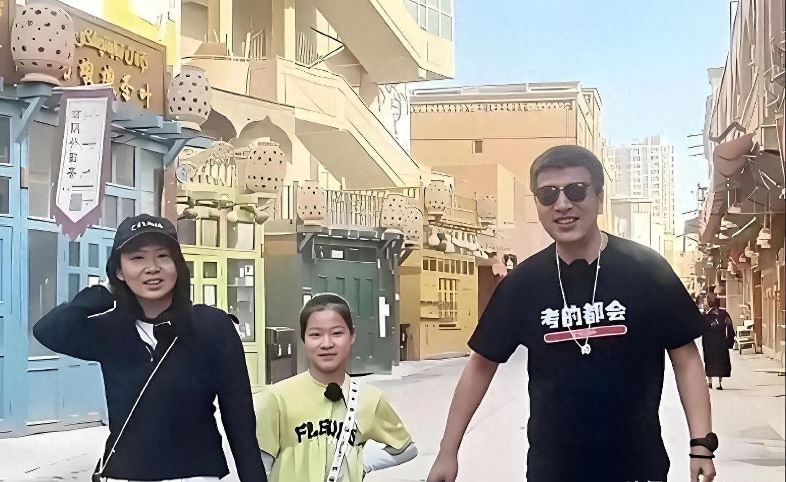 体育赛事-张雪峰去世15天，原配李丽婧罕见发声，透露张姩菡近况，令人担忧